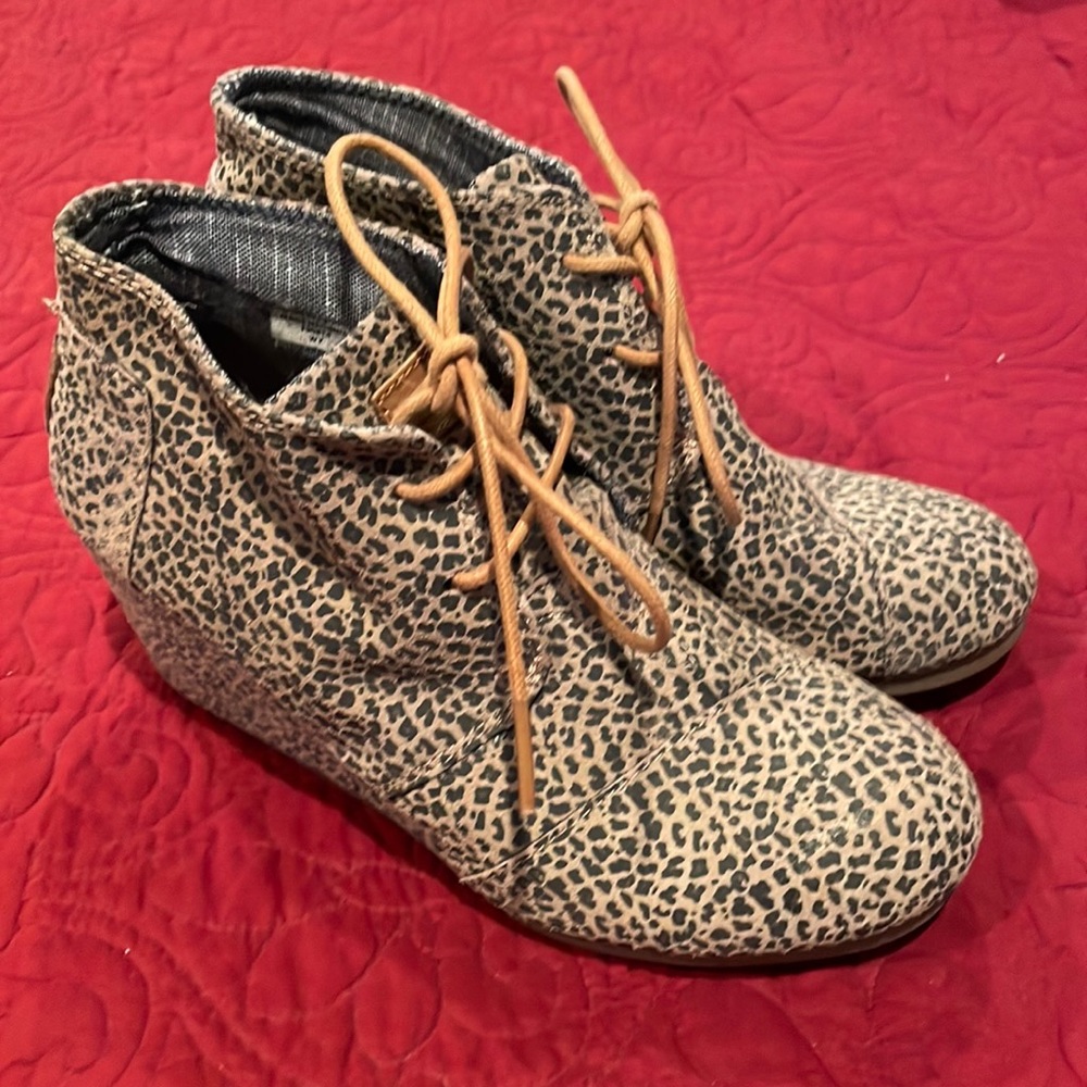 Toms wedges